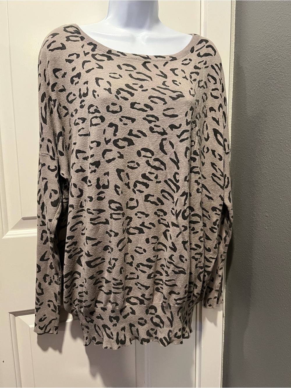 Stitchfix Gray Leopard Print Lightweight Oversized Tunic Sweater